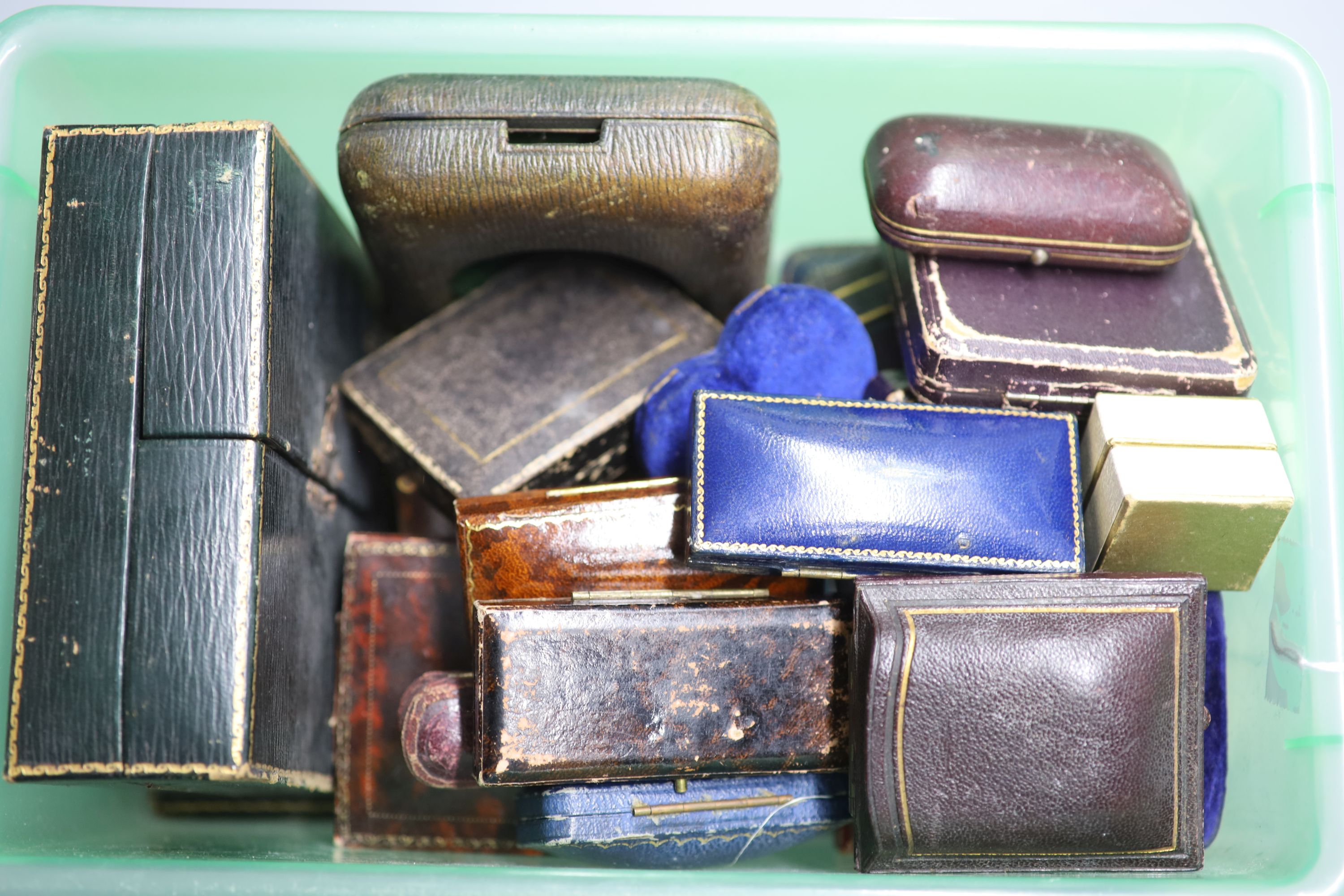 Twenty five assorted jewellery boxes etc.